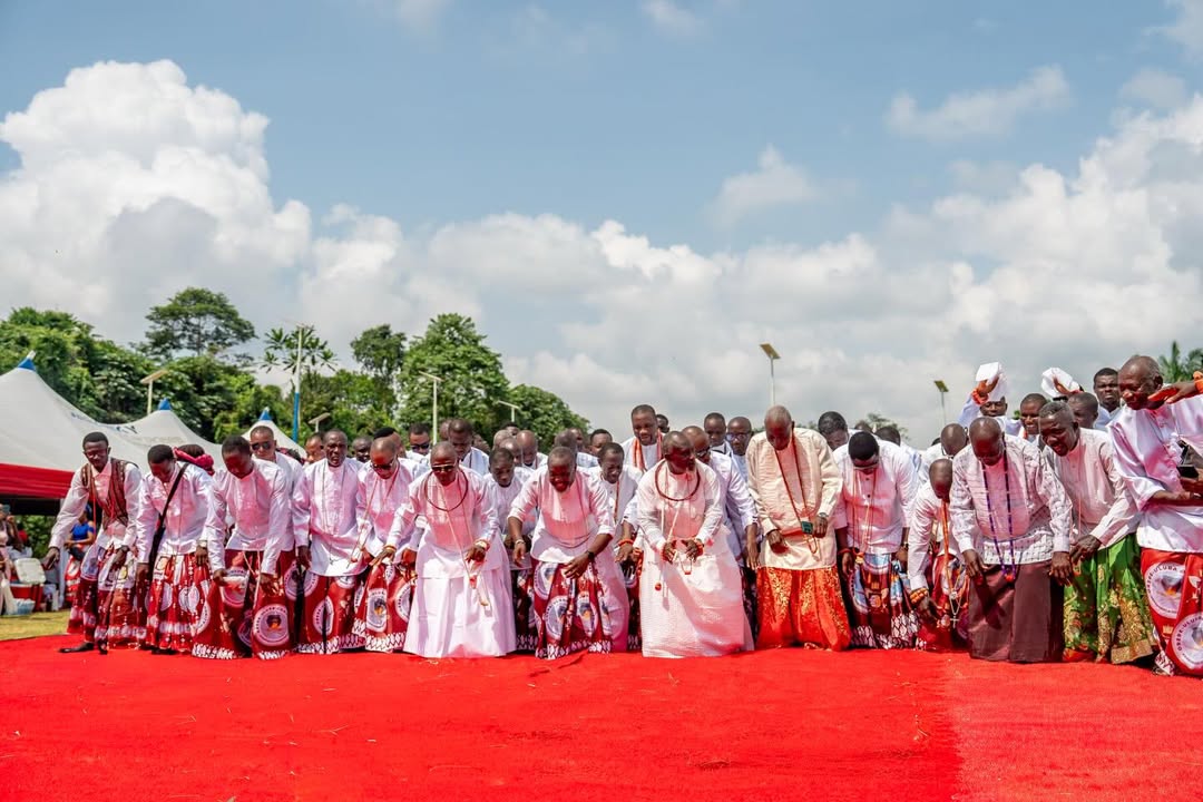 Community welcome for His Majesty