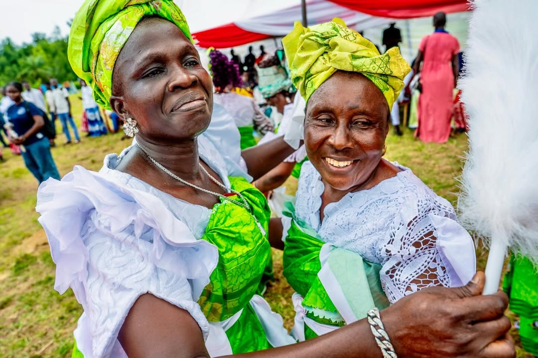 Royal visit to Olobe Community