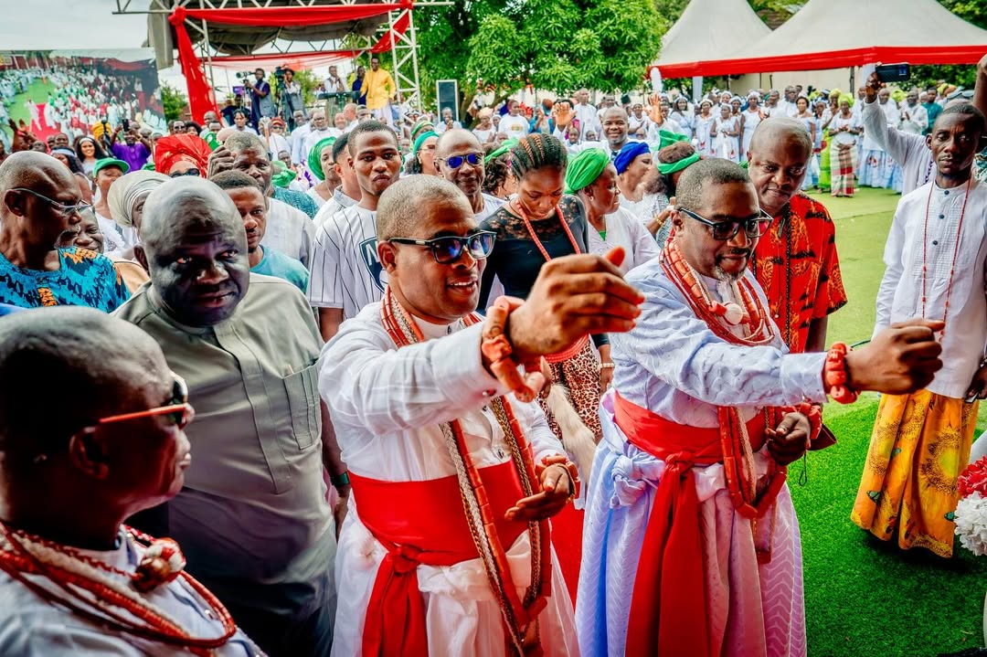 His Majesty welcomes Ugbolokposo Community