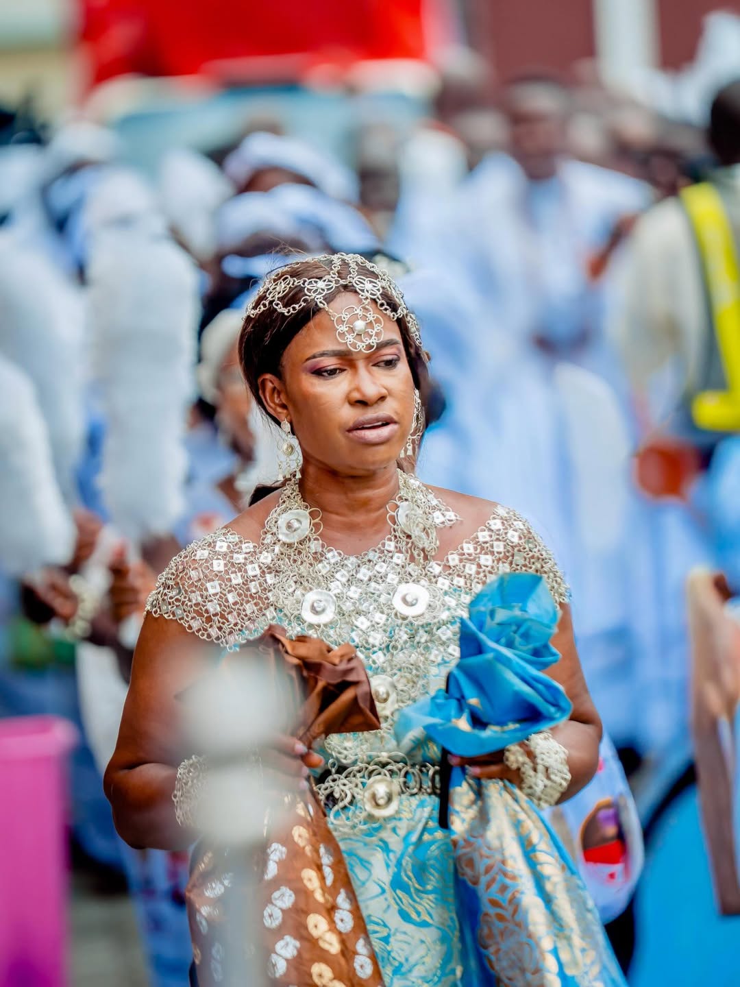 Procession into the palace grounds
