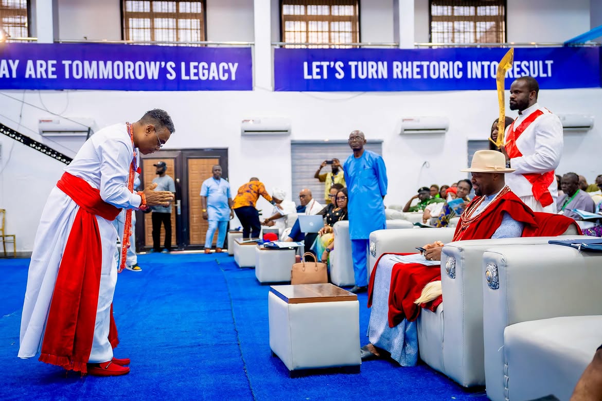 Traditional courtesy during the summit