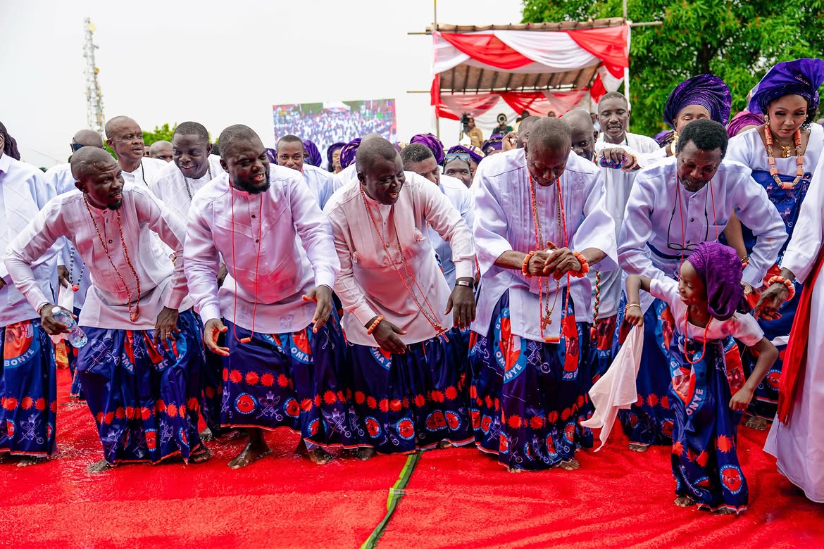 Bobi sons and daughters celebrating at Aghofen