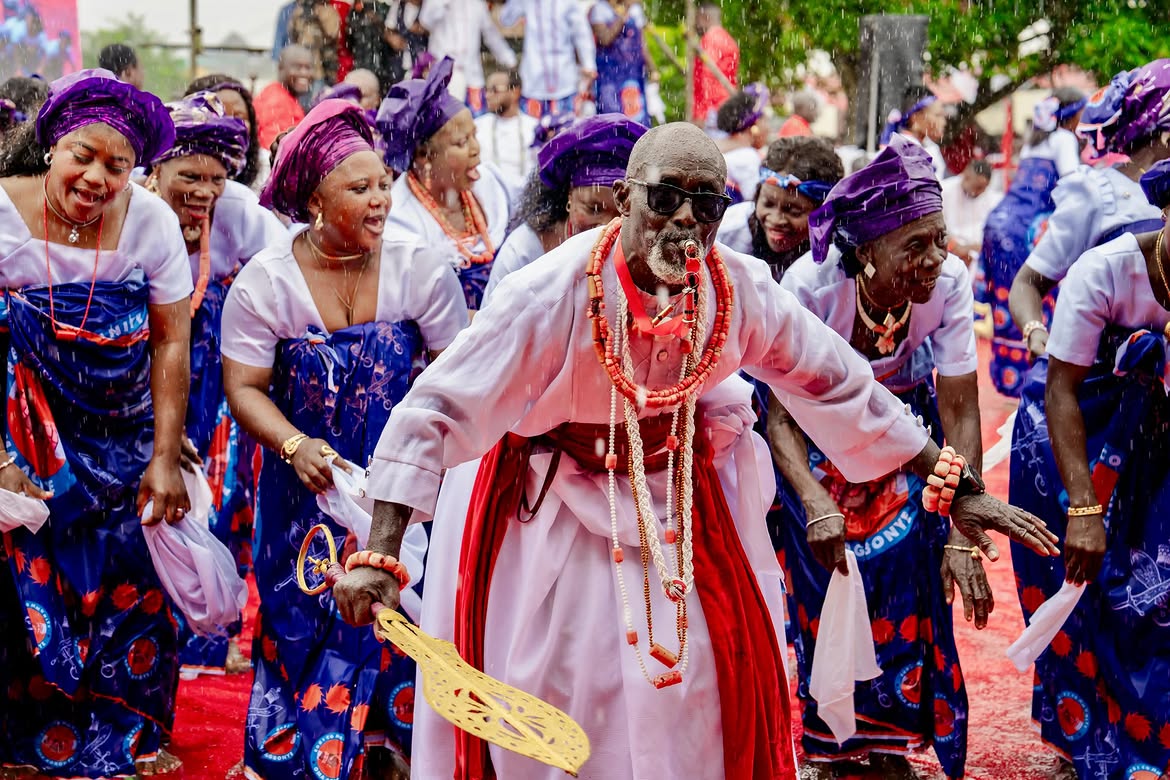 Traditional dance during the Bobi community entrance