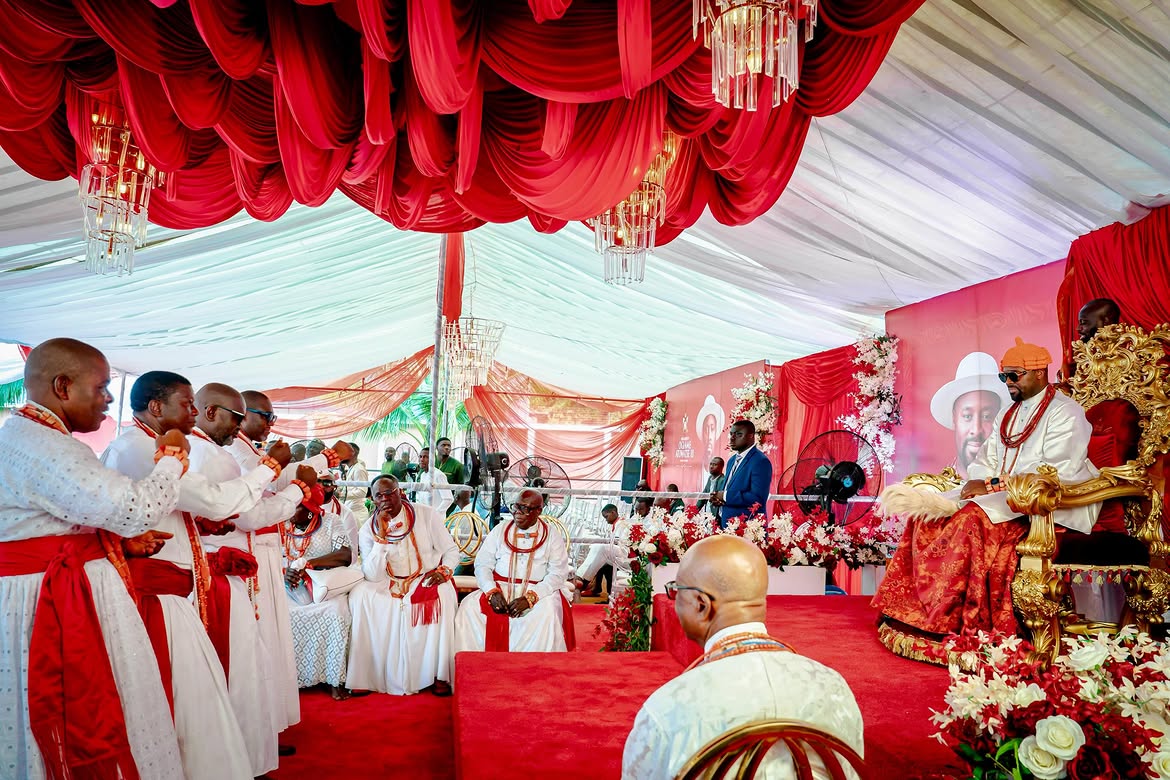 Bobi community leaders before the Iwere Throne