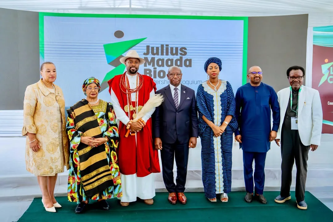 Ogiamẹ Atuwatsé III and distinguished colloquium participants
