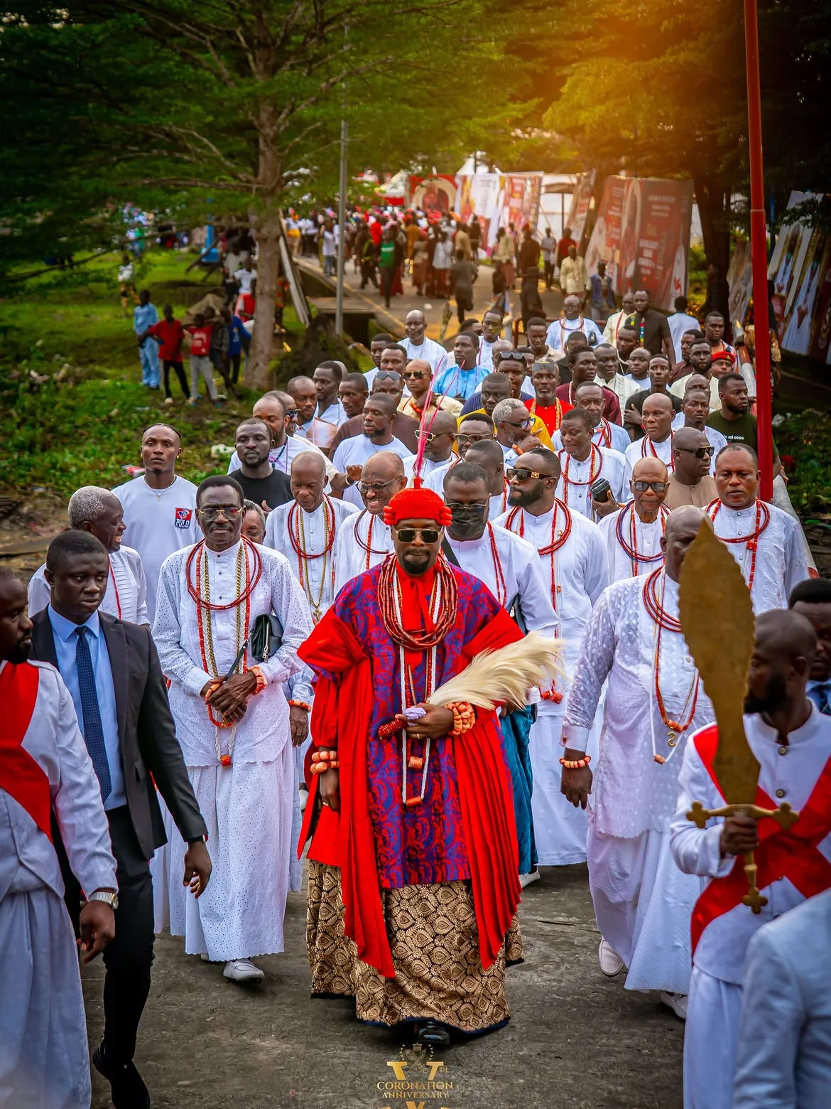 His Majesty Ogiamẹ Atuwatsé III proceeding to the Royal Regatta